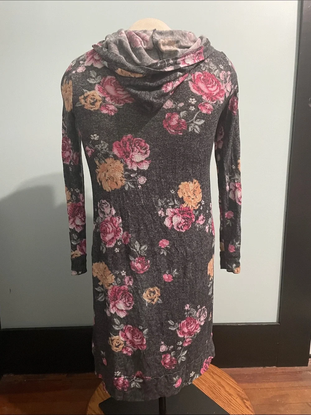 No Boundaries M Long Cardigan with Pockets Floral Gray Pink